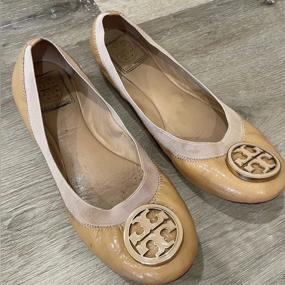 Tory Burch Patent Leather Tan Ballet Flats Size 8.5 - Picture 2 of 9